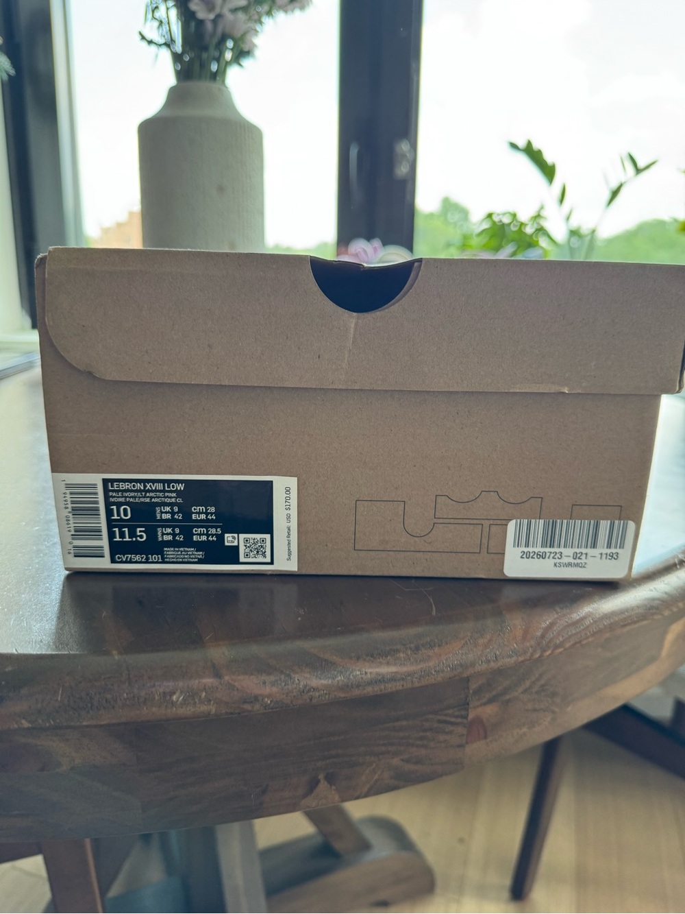 Nike x Atmos LeBron 18 “Cherry Blossom” CV7562-101 - Picture 2 of 9